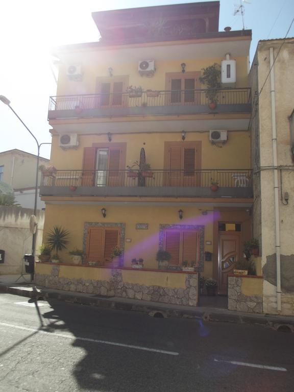Bed&Breakfast La Casetta SantʼAlessio Siculo Esterno foto