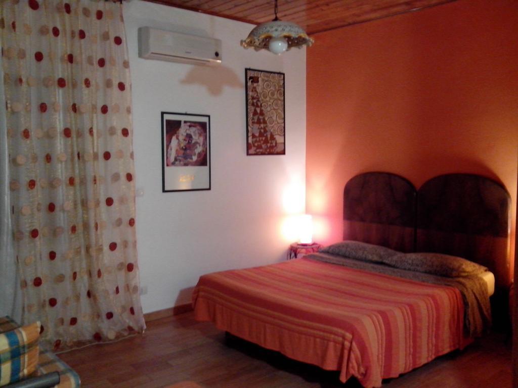 Bed&Breakfast La Casetta SantʼAlessio Siculo Camera foto